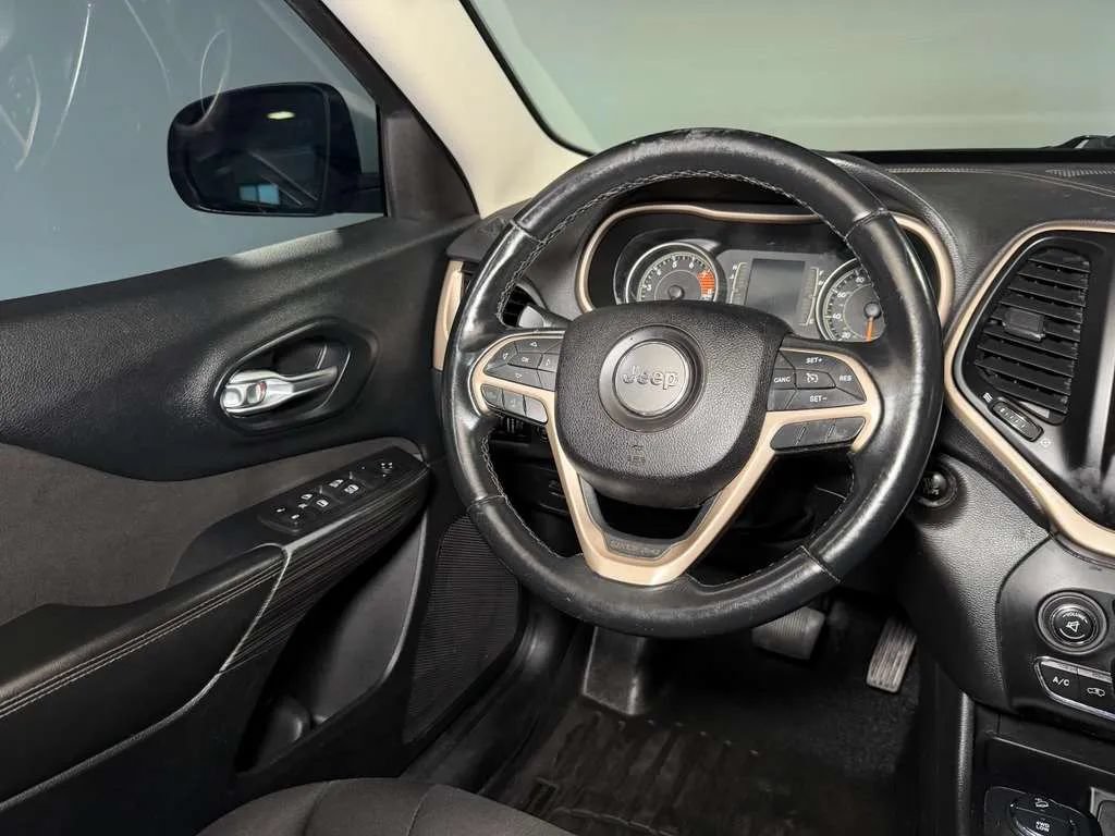 Used 2016 Jeep Cherokee Latitude w/ Comfort/Convenience Group AWD/4WD image 22
