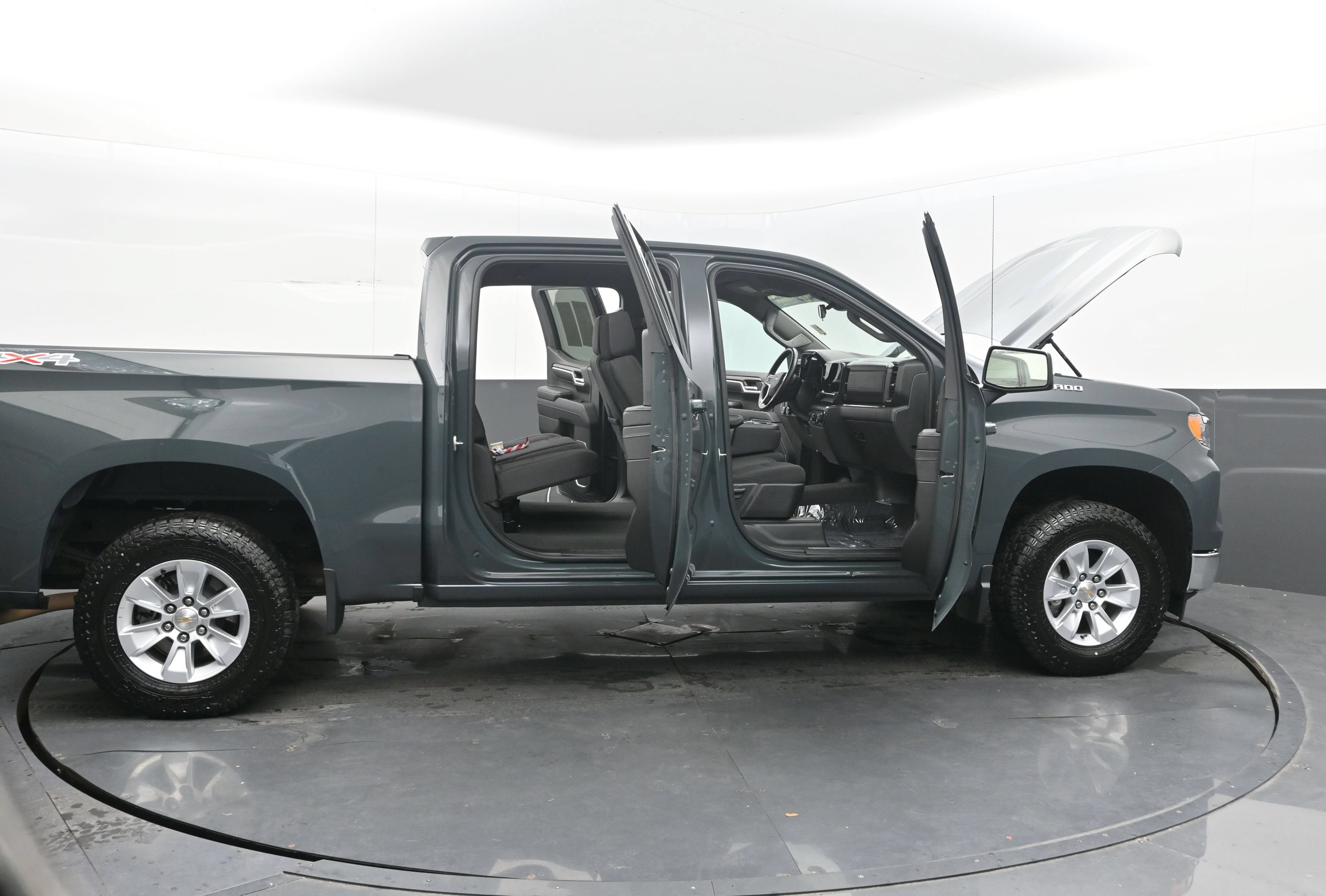 Used 2025 Chevrolet Silverado 1500 LT AWD/4WD image 45