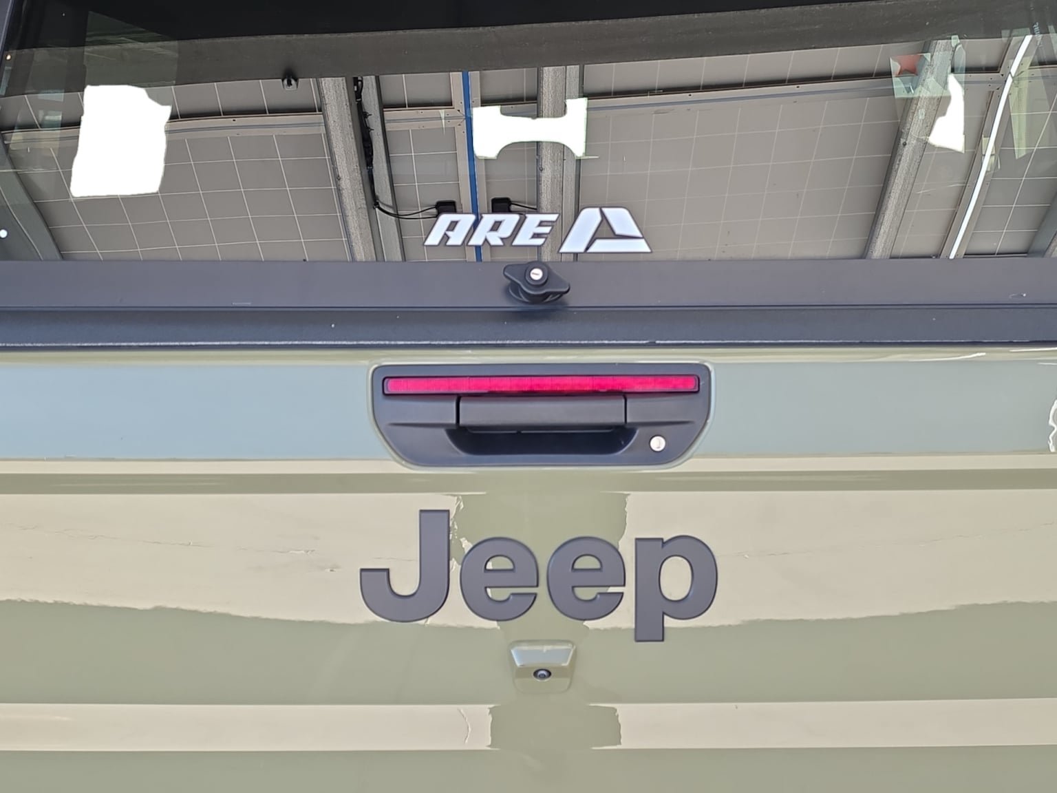 Used 2025 Jeep Gladiator Sport AWD/4WD image 9