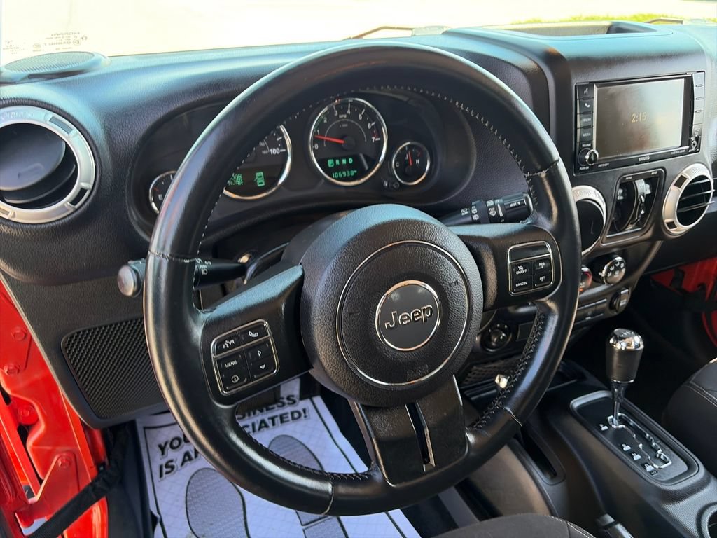Used 2015 Jeep Wrangler Unlimited Sahara w/ Connectivity Group AWD/4WD image 19