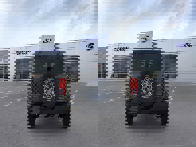 New 2025 Ford Bronco 4-Door image 5
