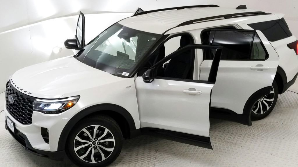 New 2025 Ford Explorer ST-Line w/ Premium Package image 24