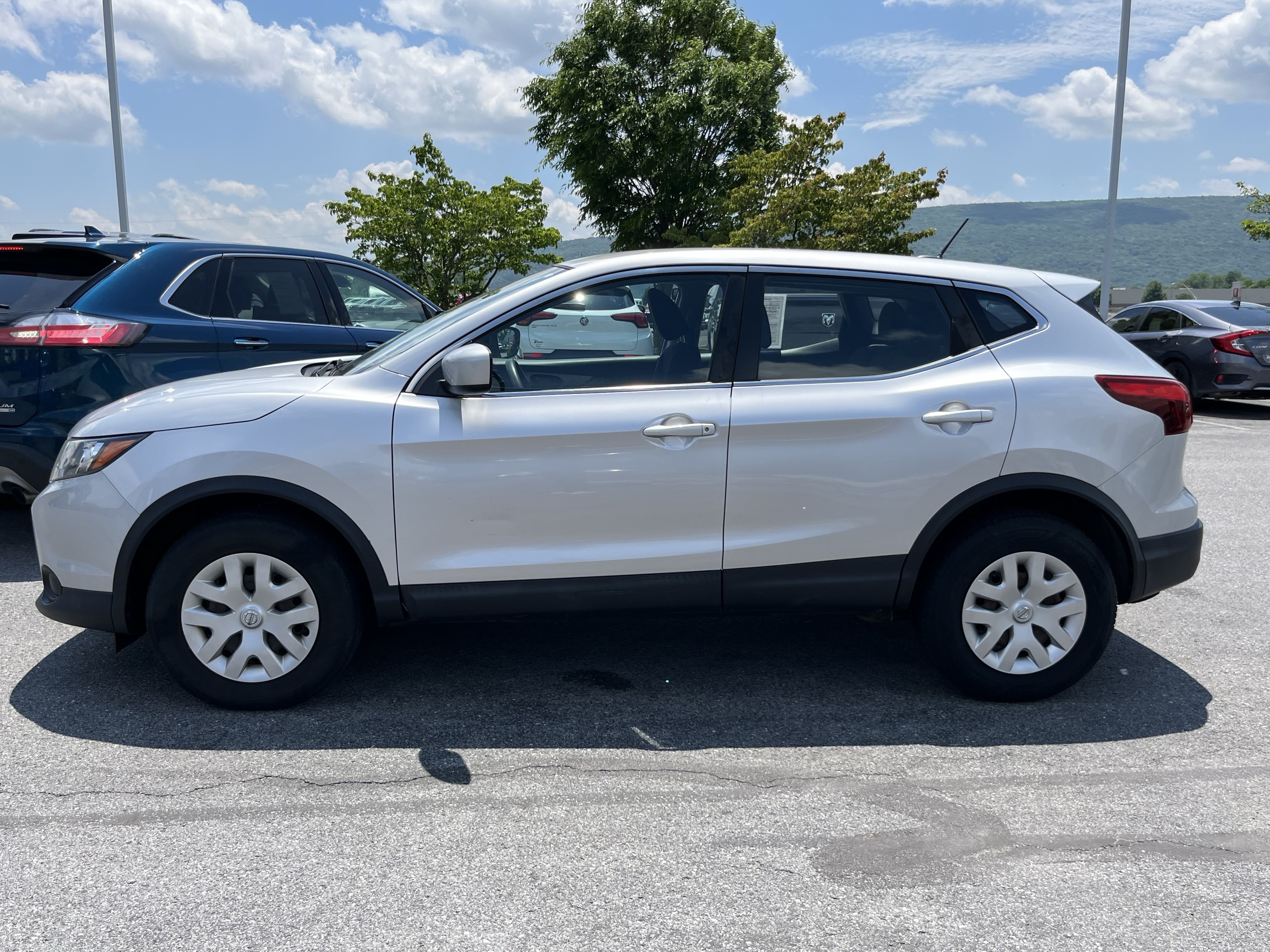 Used 2018 Nissan Rogue Sport S AWD/4WD image 9