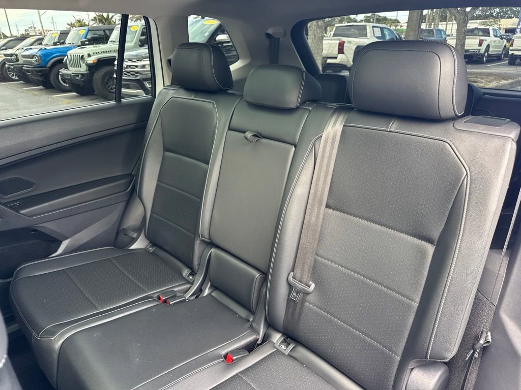 Used 2021 Volkswagen Tiguan SE FWD image 11