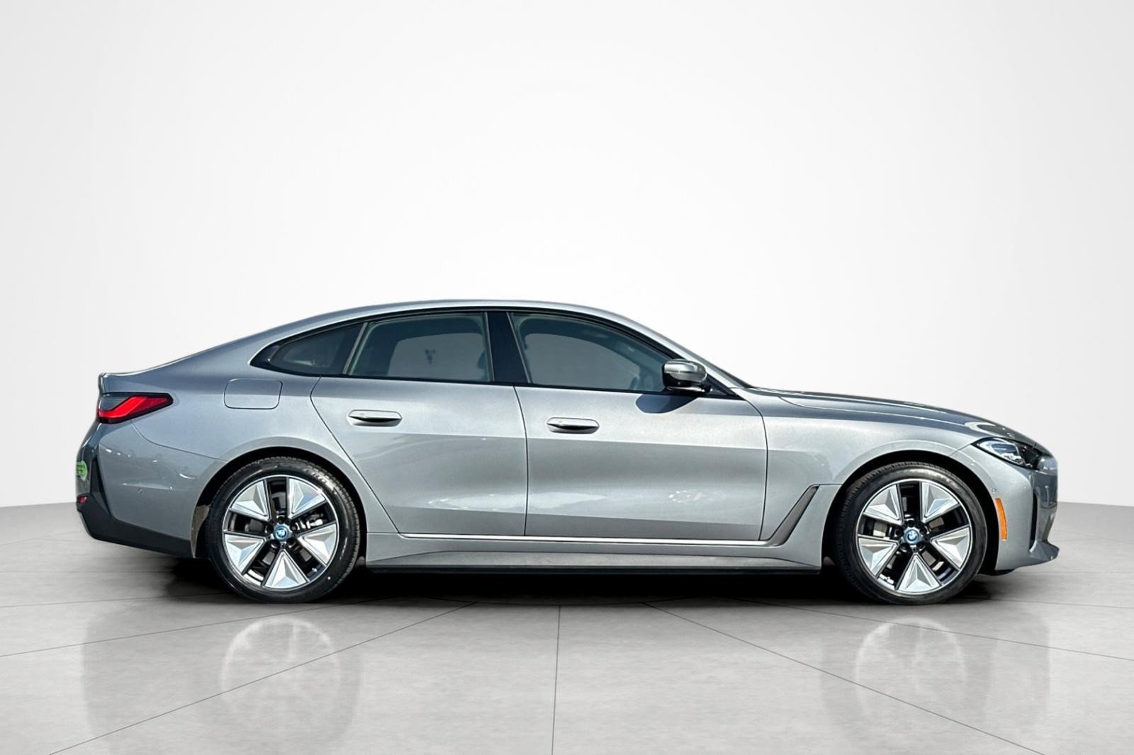 Used 2023 BMW i4 eDrive35 w/ Premium Package RWD image 6