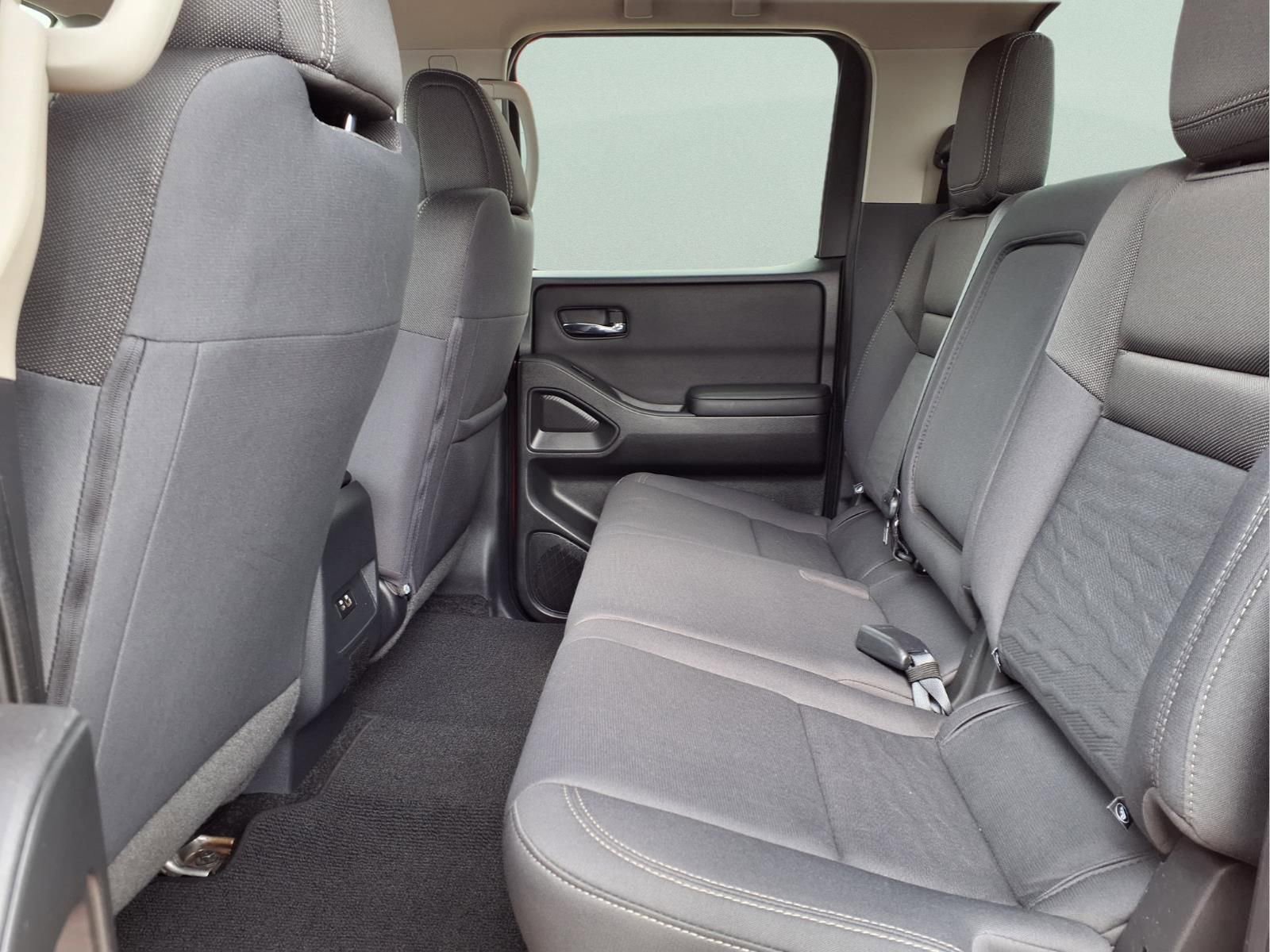 Used 2023 Nissan Frontier SV w/ Tow Package image 14