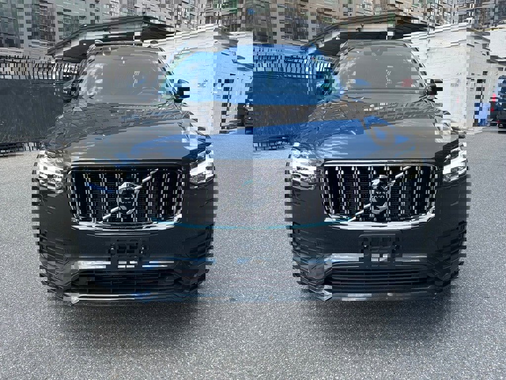 Certified 2022 Volvo XC90 T6 Momentum w/ Climate Package