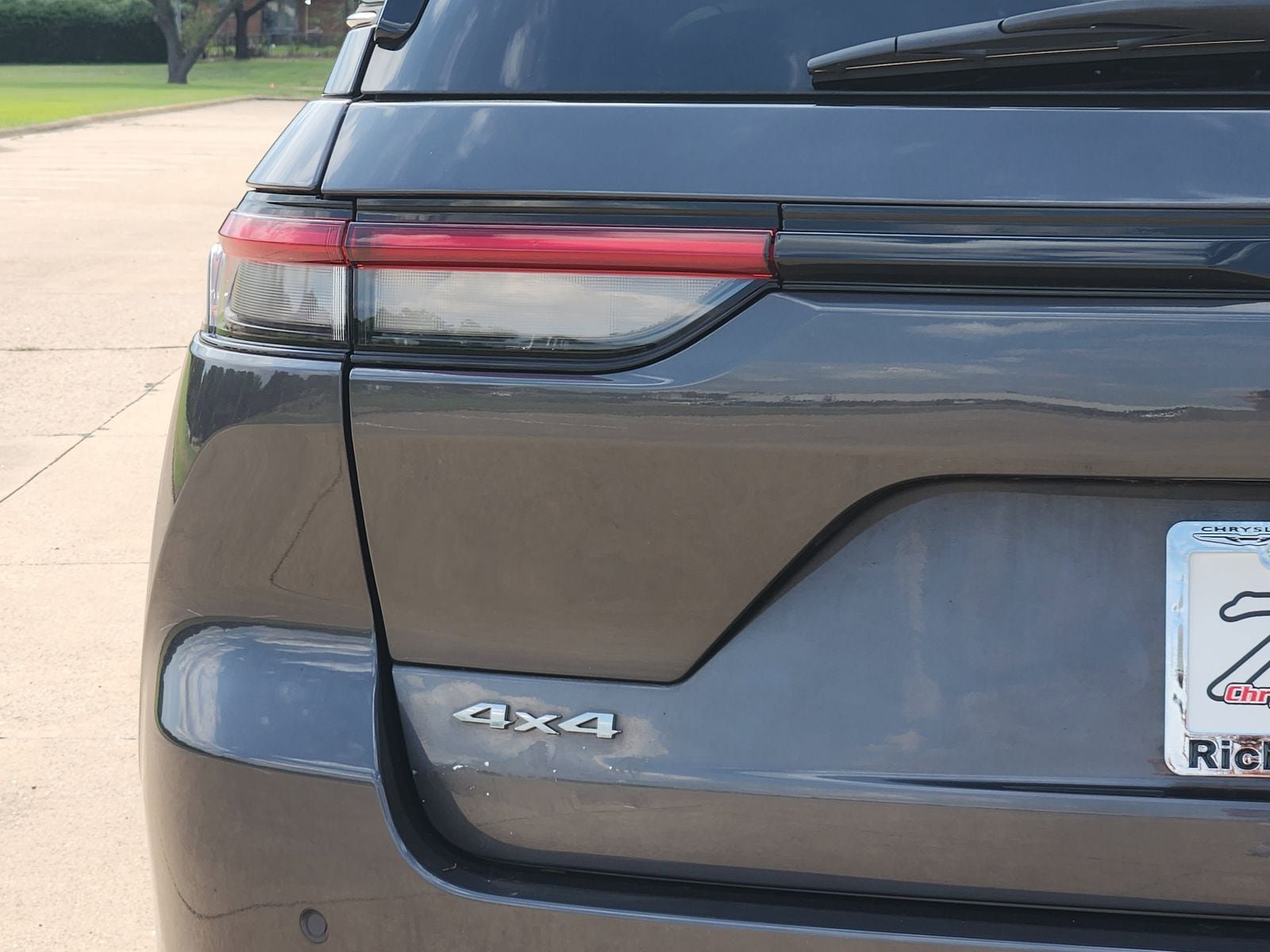 Used 2023 Jeep Grand Cherokee Limited AWD/4WD image 7