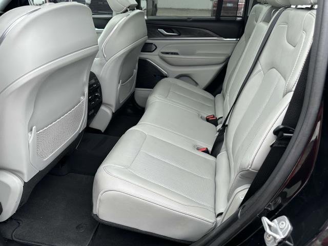 Used 2022 Jeep Grand Cherokee Overland image 12