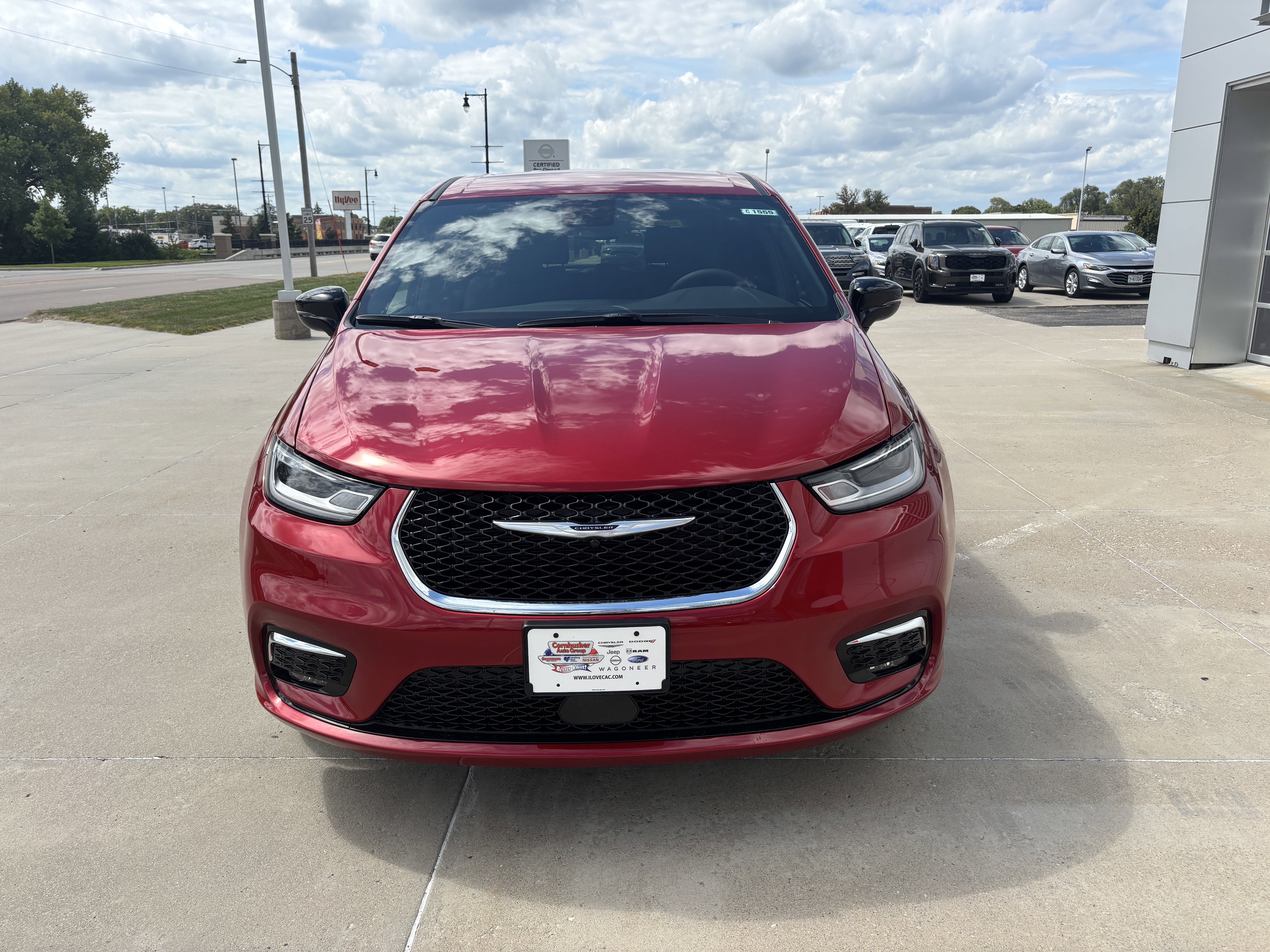 New 2026 Chrysler Pacifica Select image 3