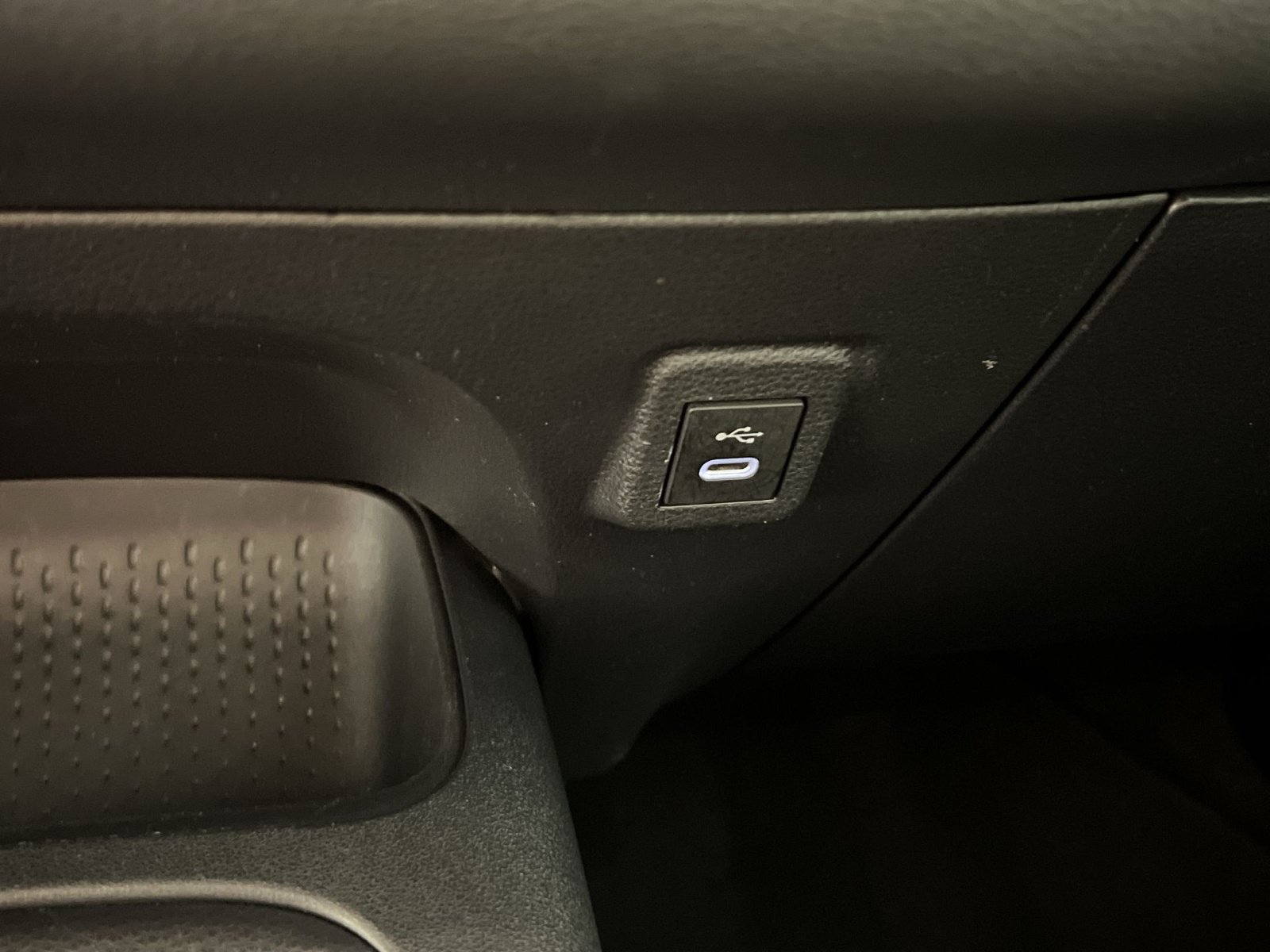 Used 2025 Toyota Corolla LE FWD image 34