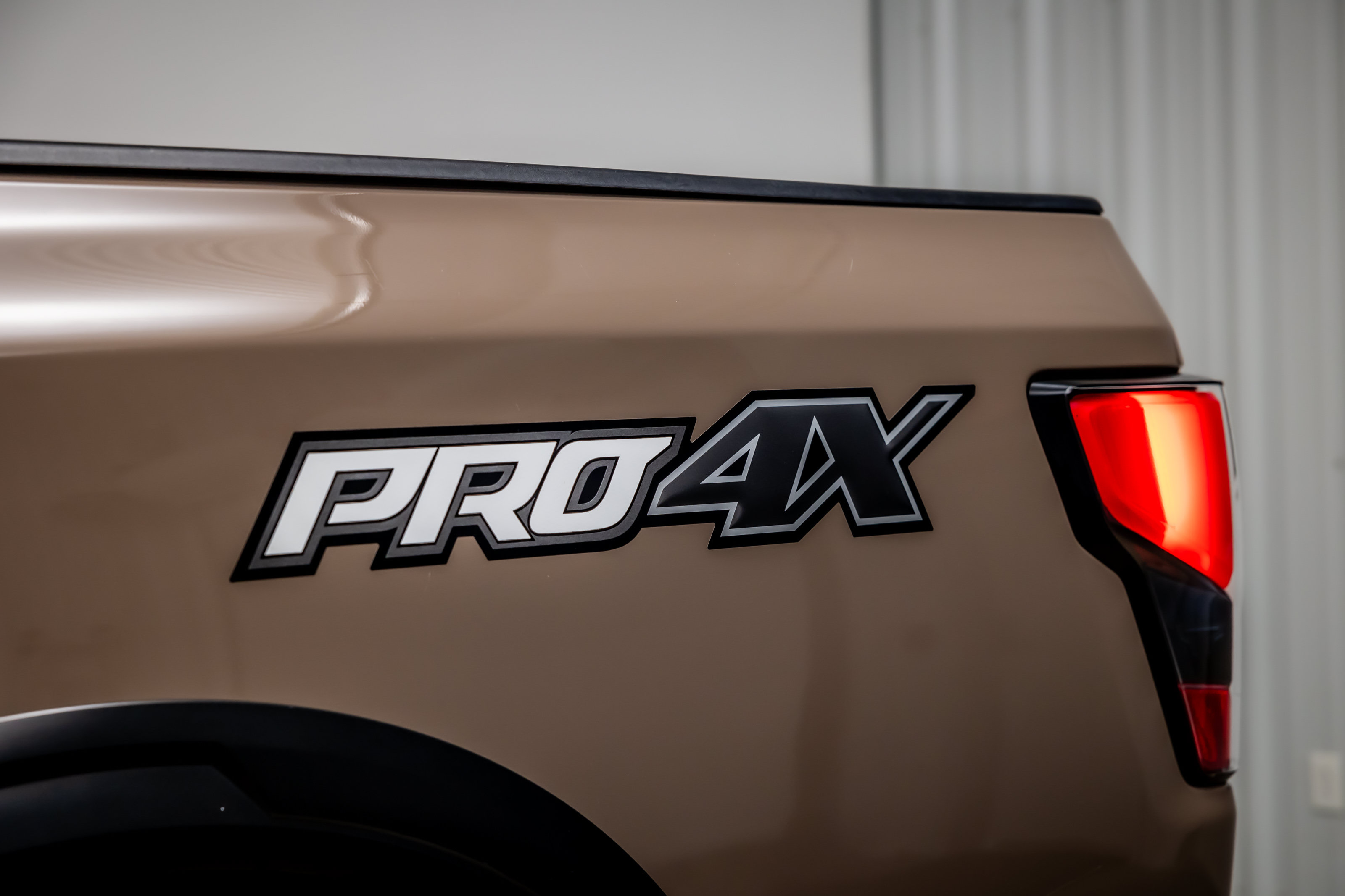 Used 2020 Nissan Titan PRO-4X w/ Pro-4x Convenience Package AWD/4WD image 15