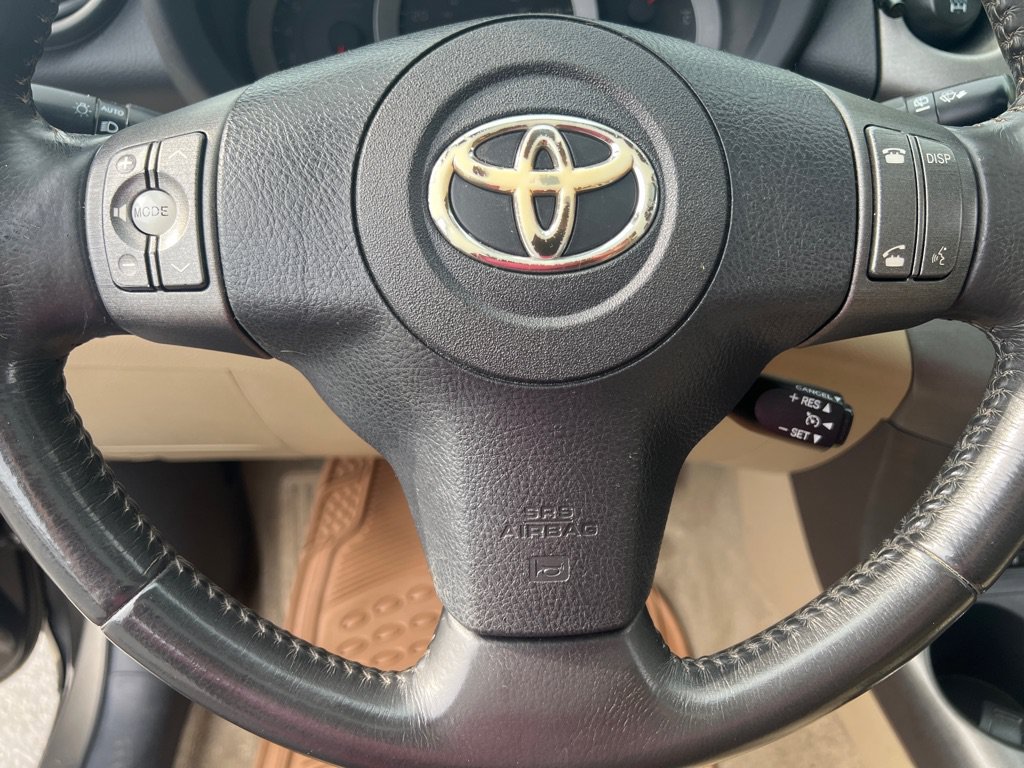 Used 2010 Toyota RAV4 Limited AWD/4WD image 18