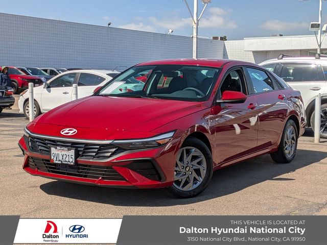 Used 2025 Hyundai Elantra Blue image 1