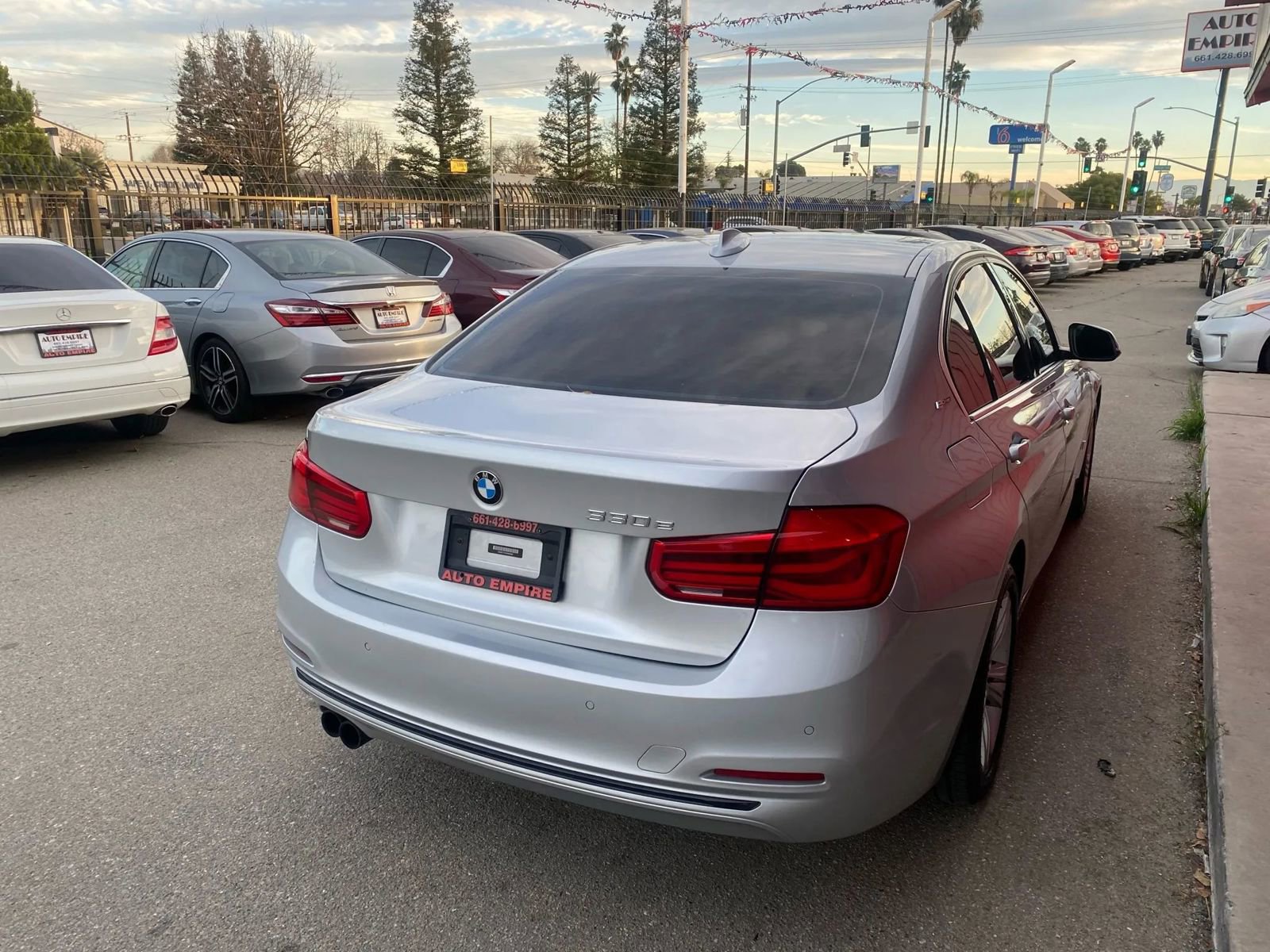 Used 2017 BMW 330e w/ Driver Assistance Package RWD image 4
