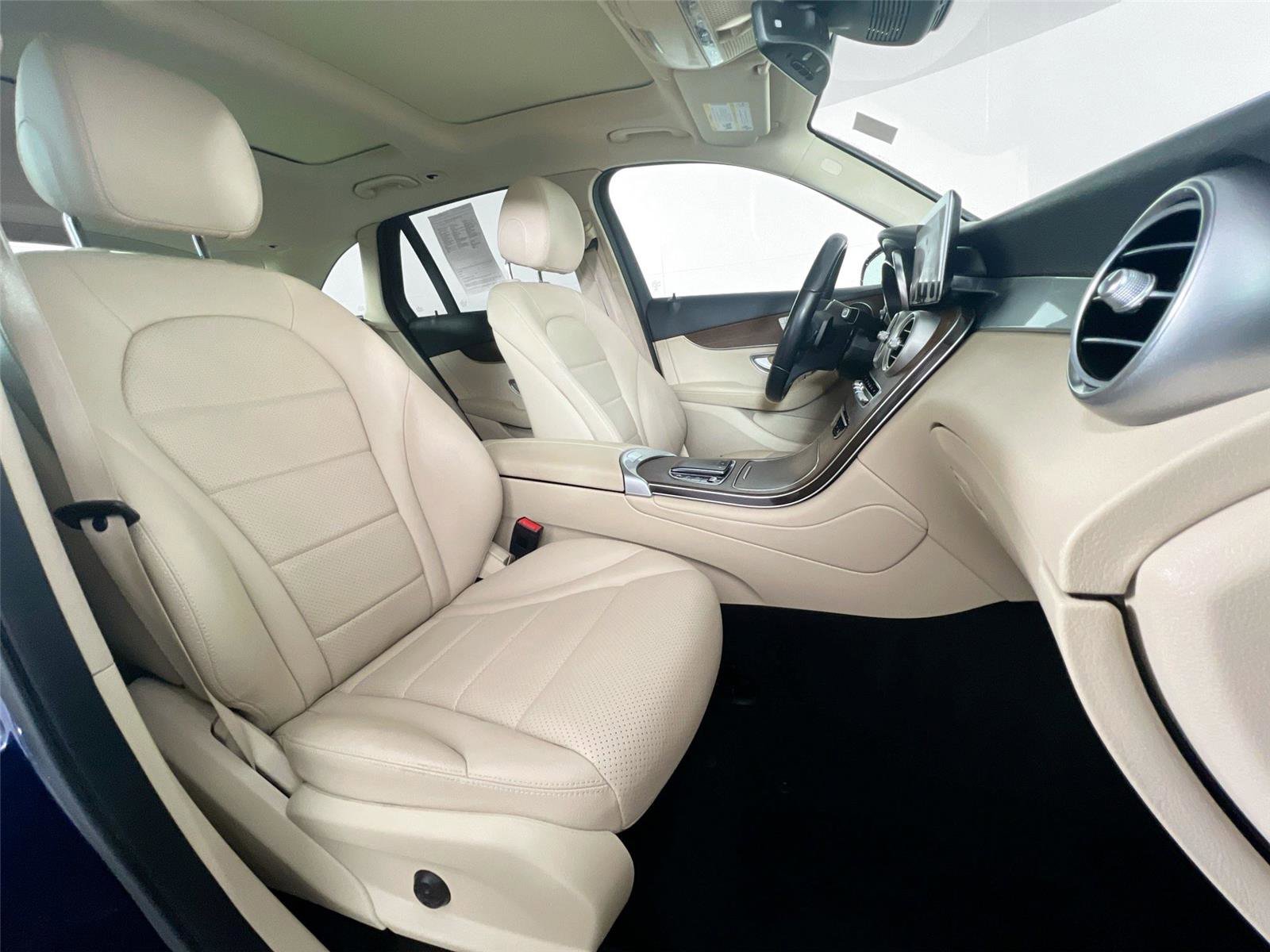 Used 2022 Mercedes-Benz GLC 300 4MATIC image 24