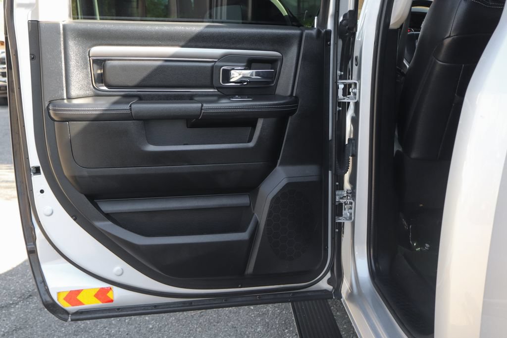Used 2018 RAM 2500 Laramie w/ Sport Appearance Group AWD/4WD image 33