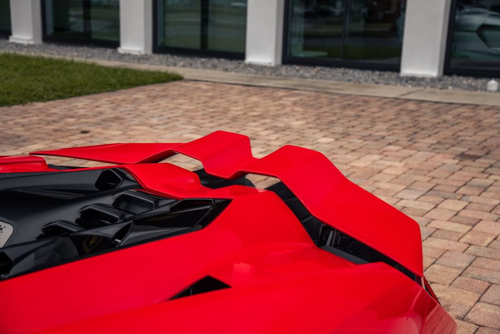 Used 2025 Lamborghini Revuelto AWD/4WD image 18