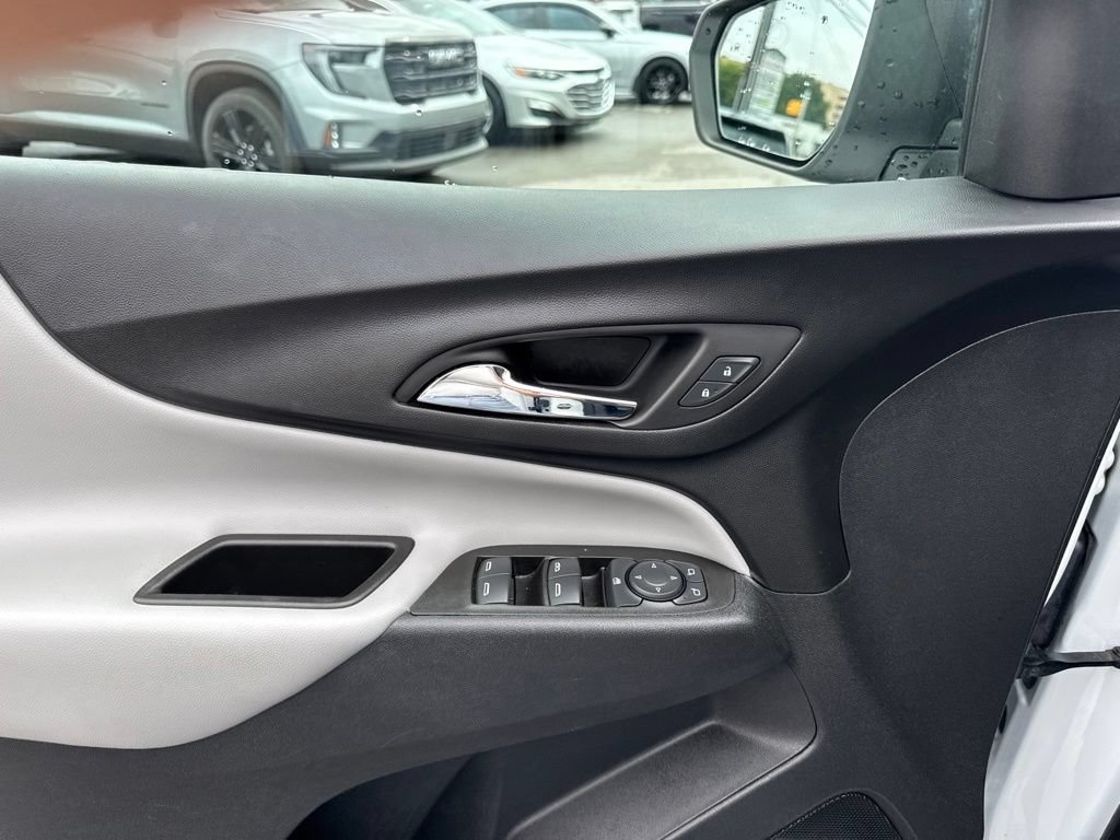 Used 2022 Chevrolet Equinox LS AWD/4WD image 10