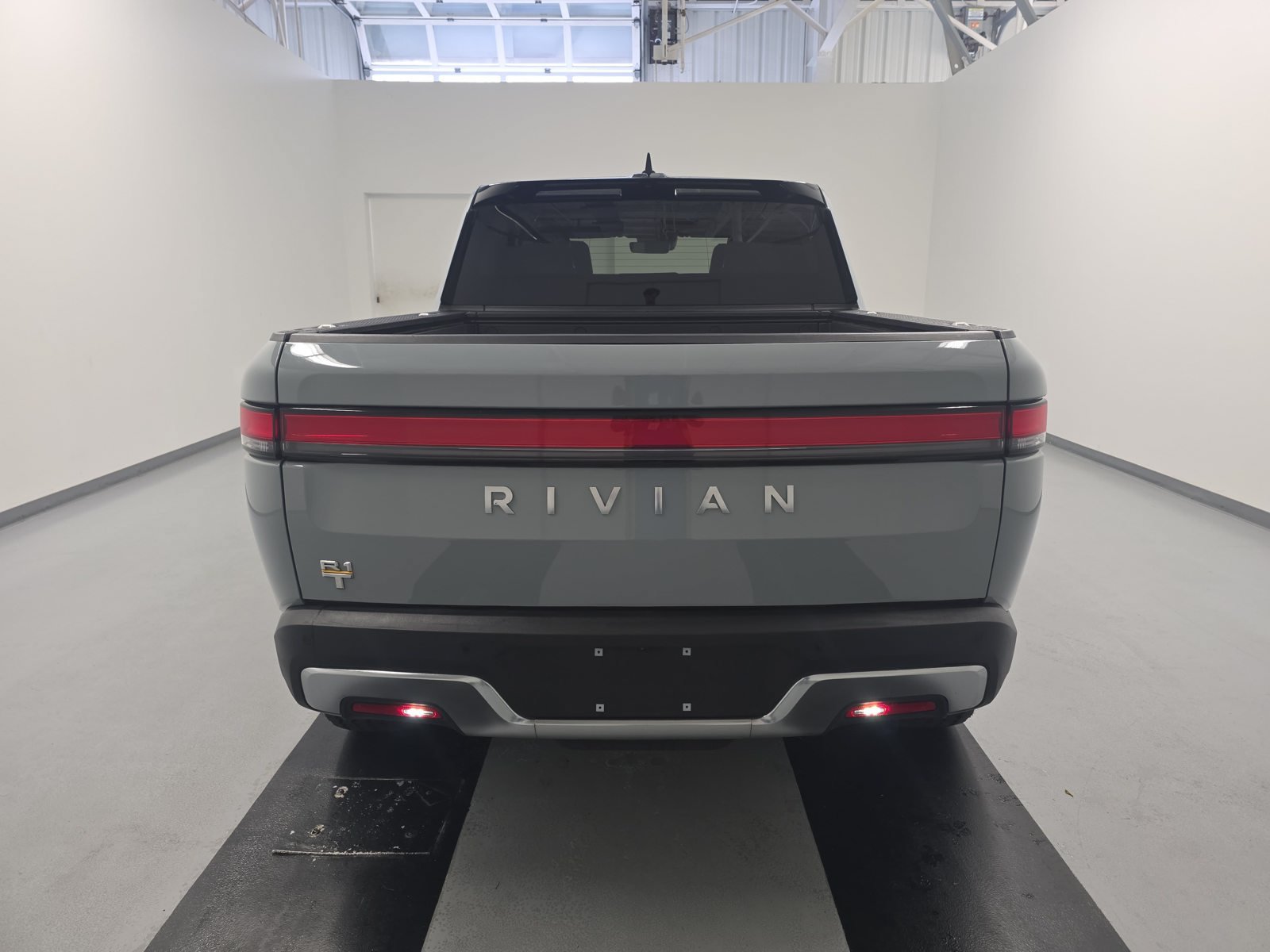 Used 2022 Rivian R1T Adventure AWD/4WD image 4