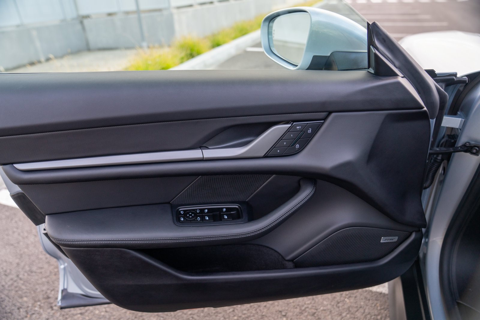 Certified 2025 Porsche Taycan AWD/4WD image 10