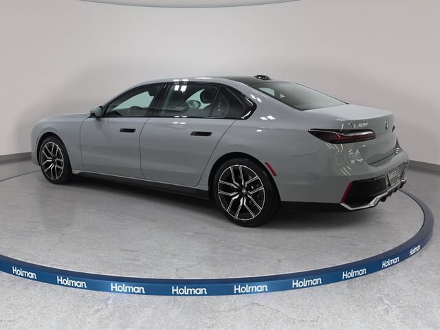 Used 2025 BMW 740i xDrive AWD/4WD image 7
