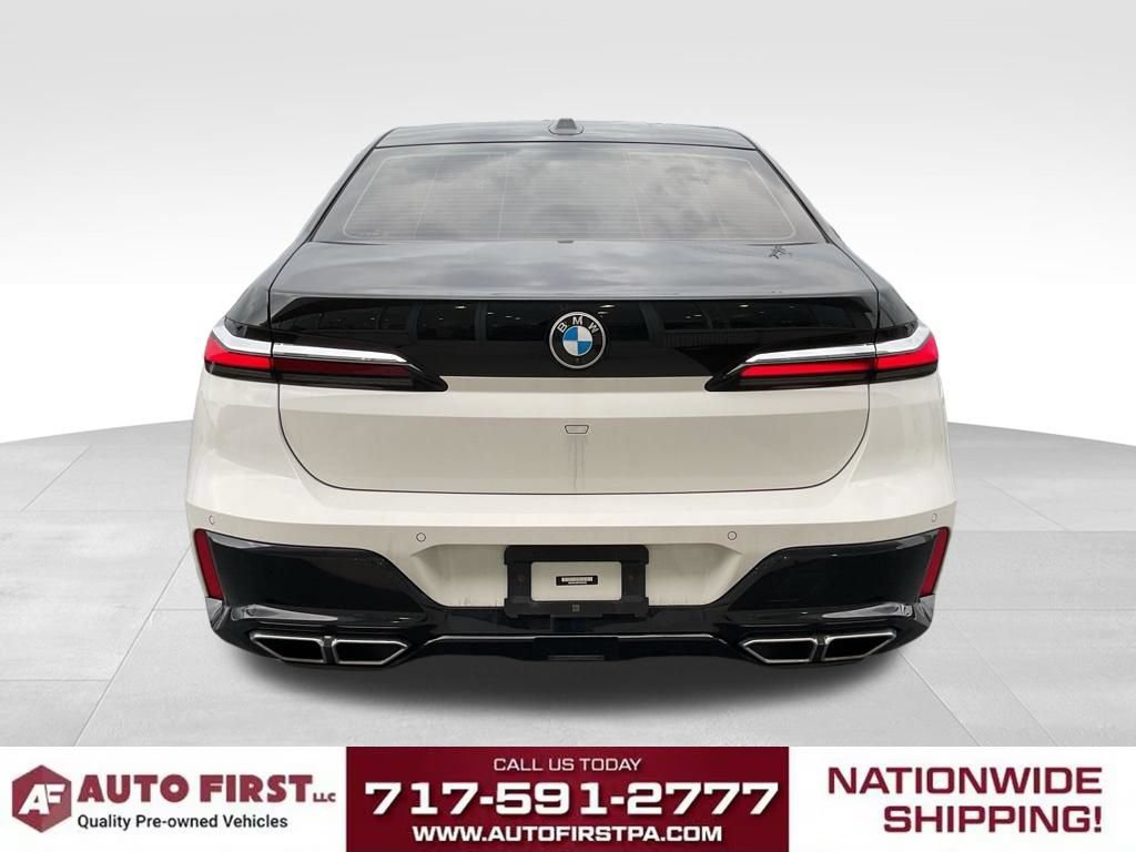Used 2023 BMW 760i xDrive w/ Executive Package AWD/4WD image 3