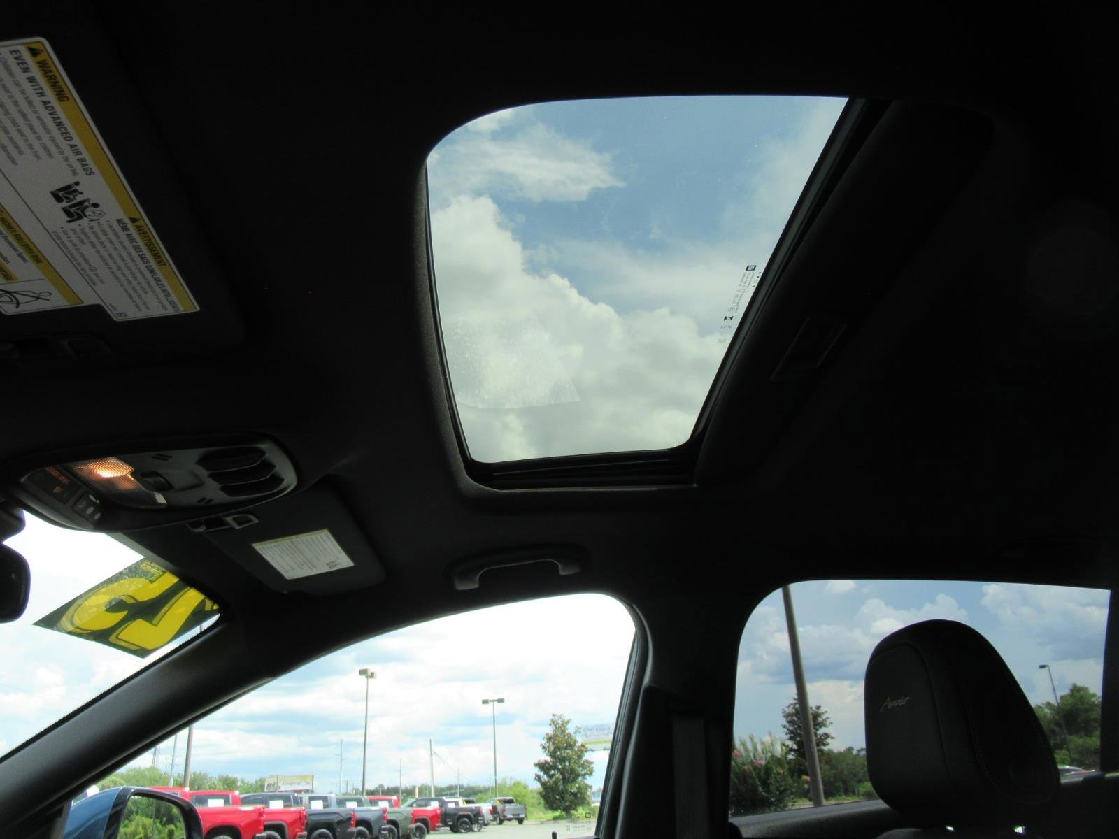 Used 2025 Buick Envista Avenir FWD image 17