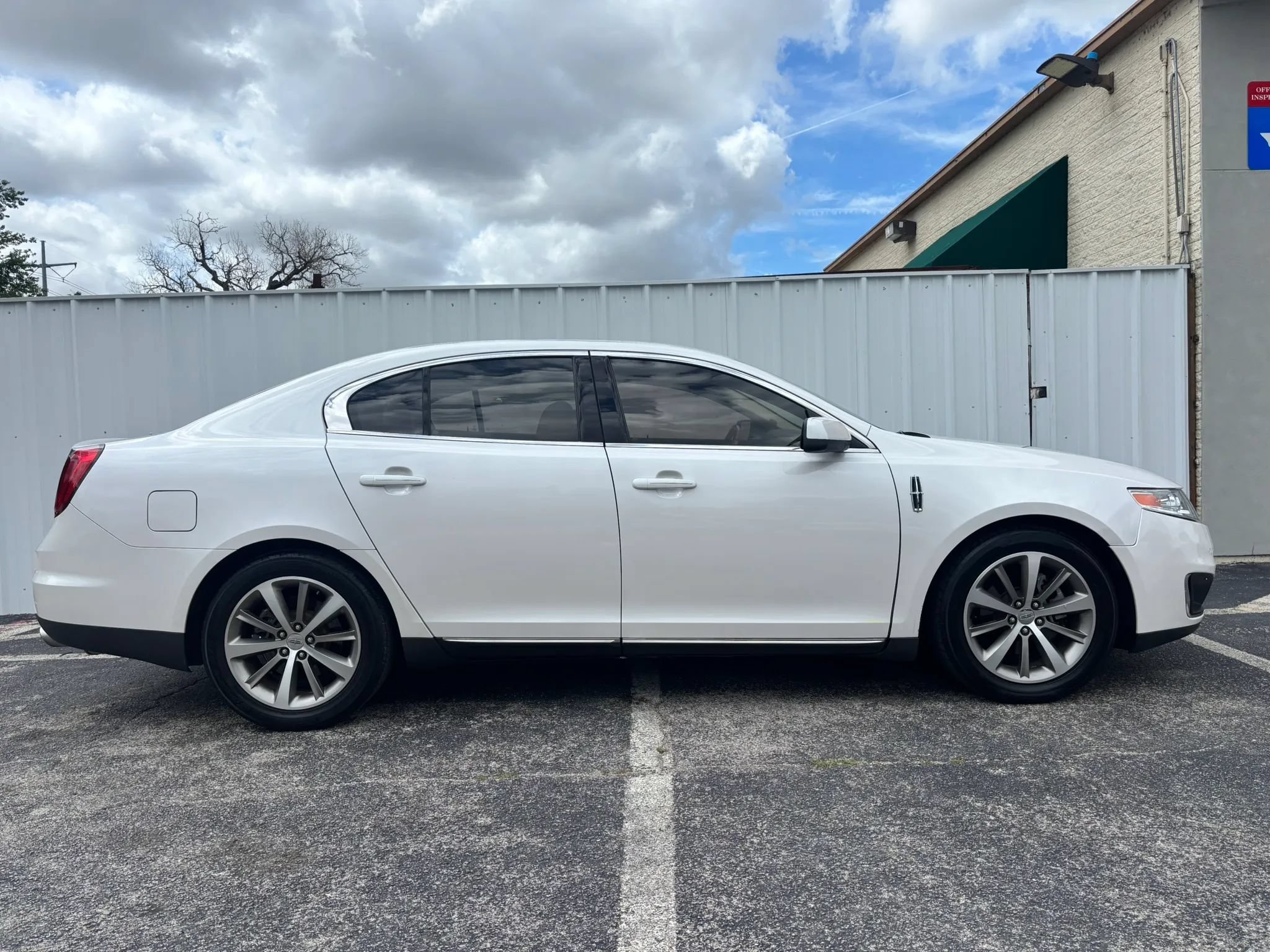 Used 2011 Lincoln MKS FWD image 7
