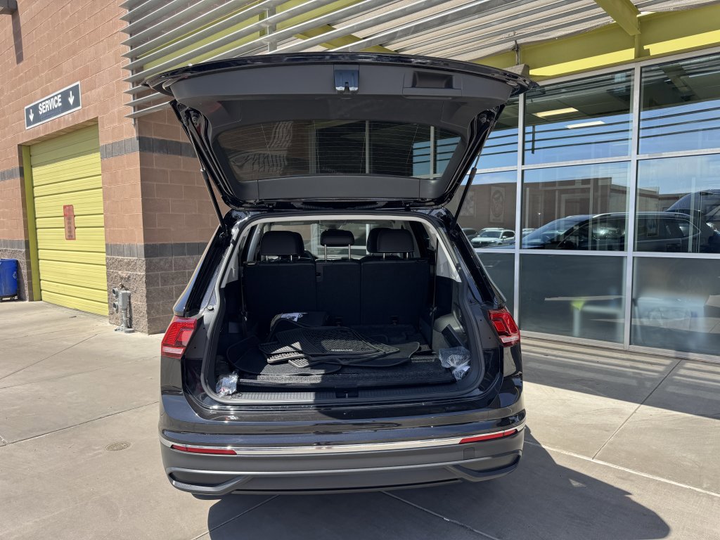 Used 2023 Volkswagen Tiguan SE image 36