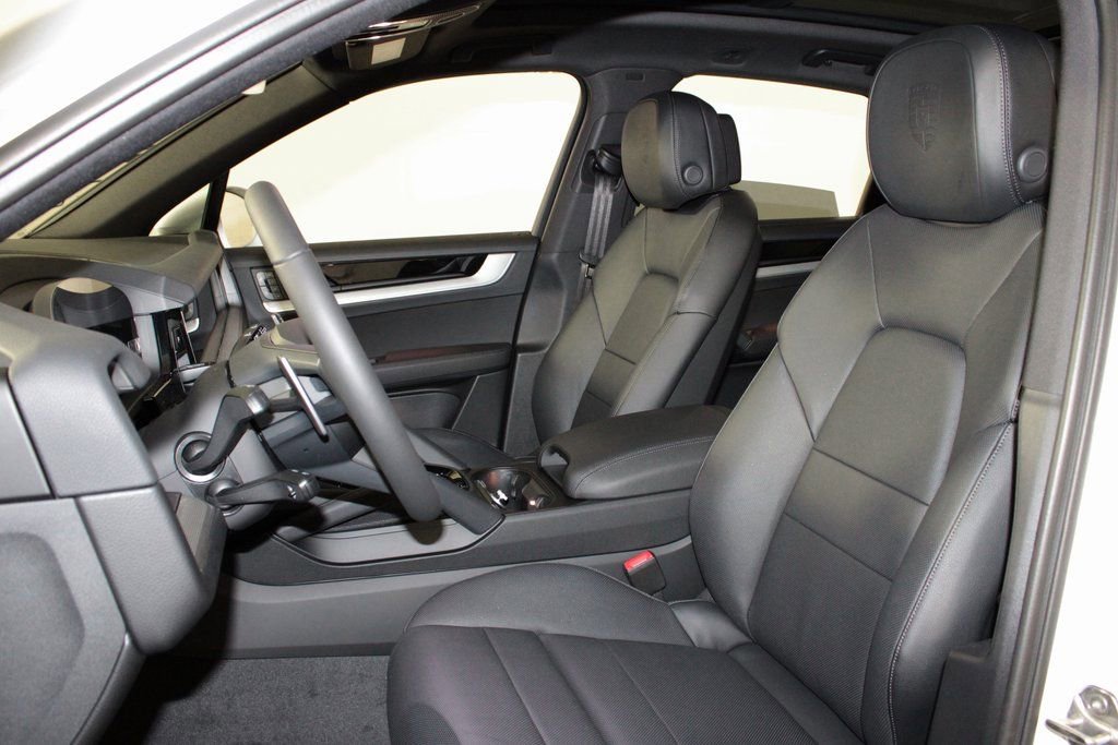 Certified 2025 Porsche Cayenne image 5