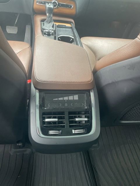 Used 2022 Volvo XC90 T6 Momentum w/ Advanced Package AWD/4WD image 11
