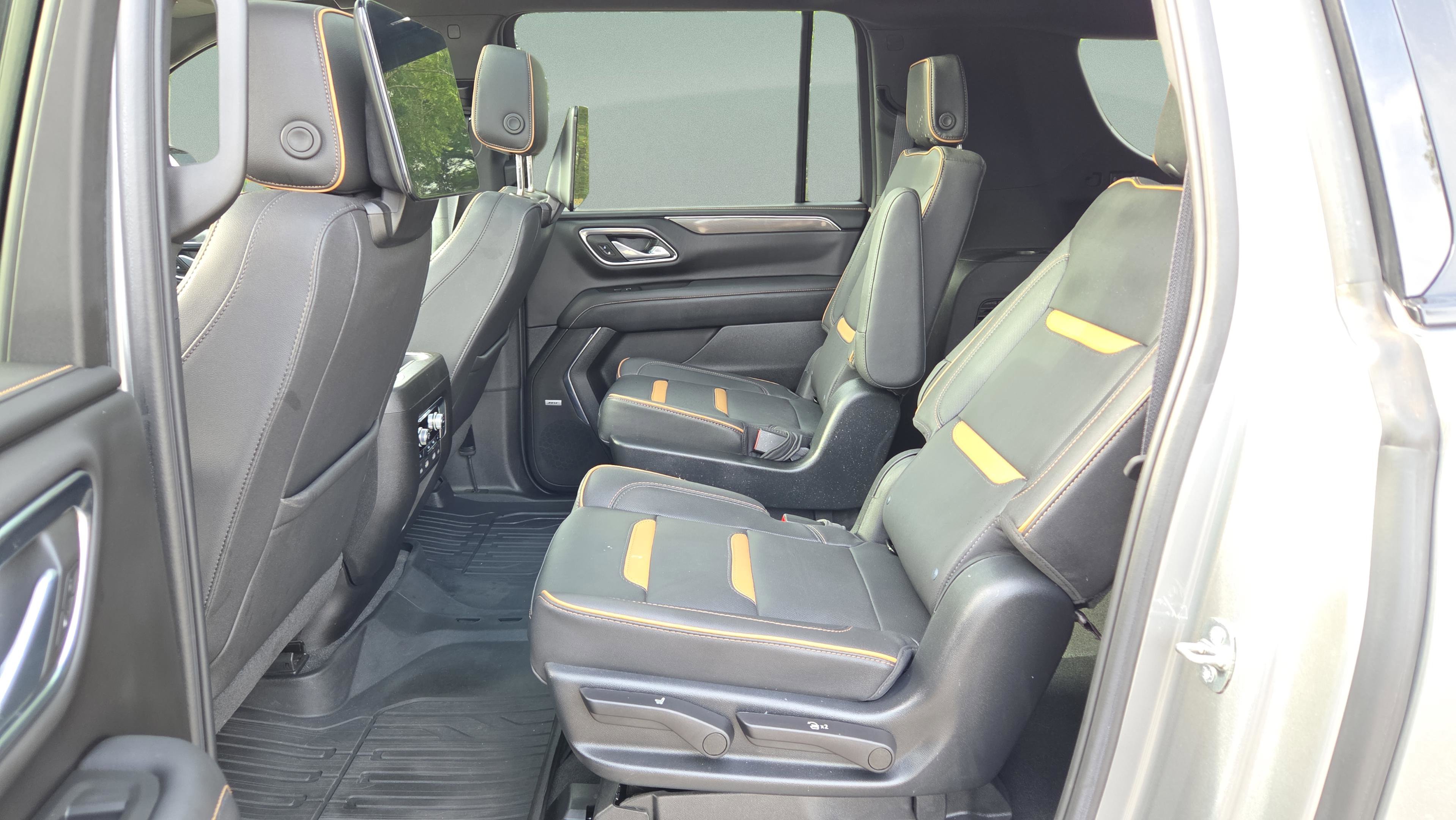 Used 2023 GMC Yukon XL AT4 w/ AT4 Premium Plus Package AWD/4WD image 10