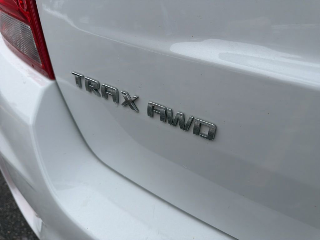 Used 2022 Chevrolet Trax LT w/ LT Convenience Package image 8