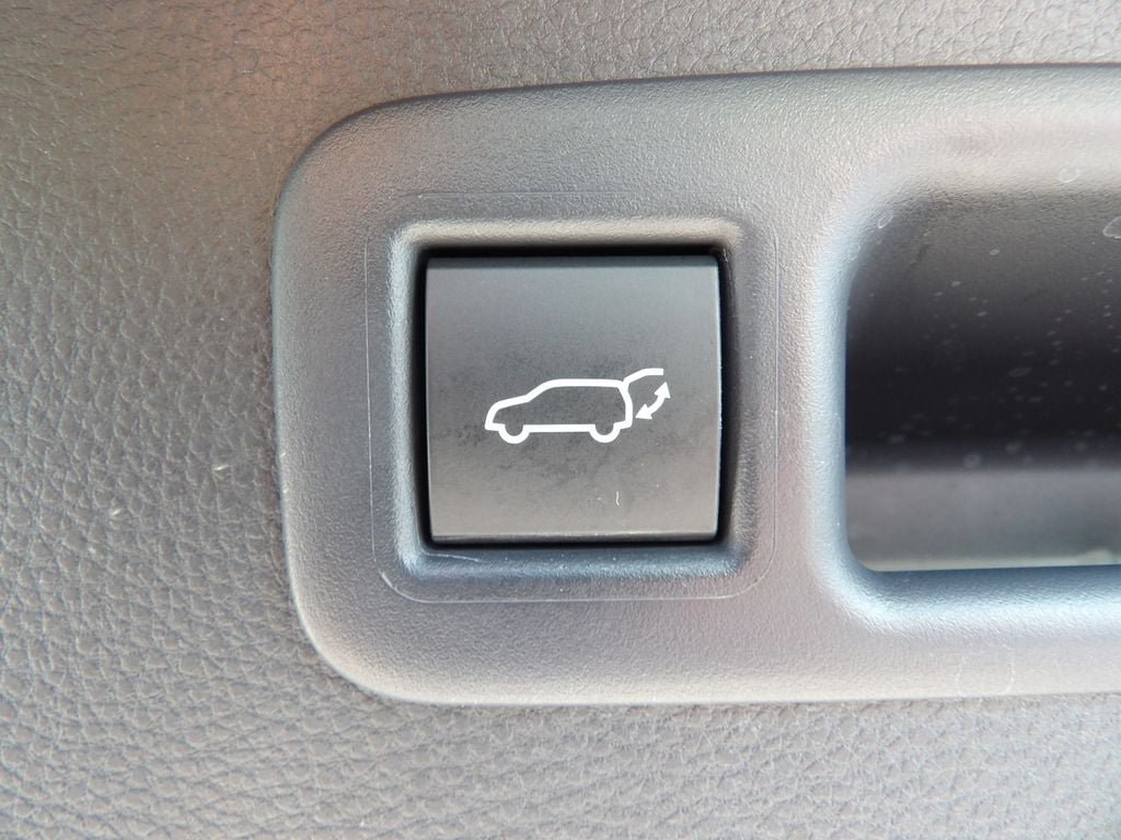 Used 2025 Toyota Highlander Limited AWD/4WD image 30
