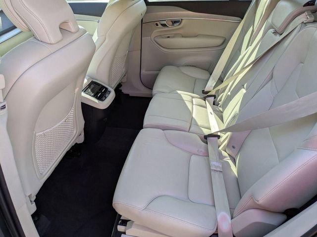Used 2022 Volvo XC90 T5 Momentum w/ Climate Package image 24