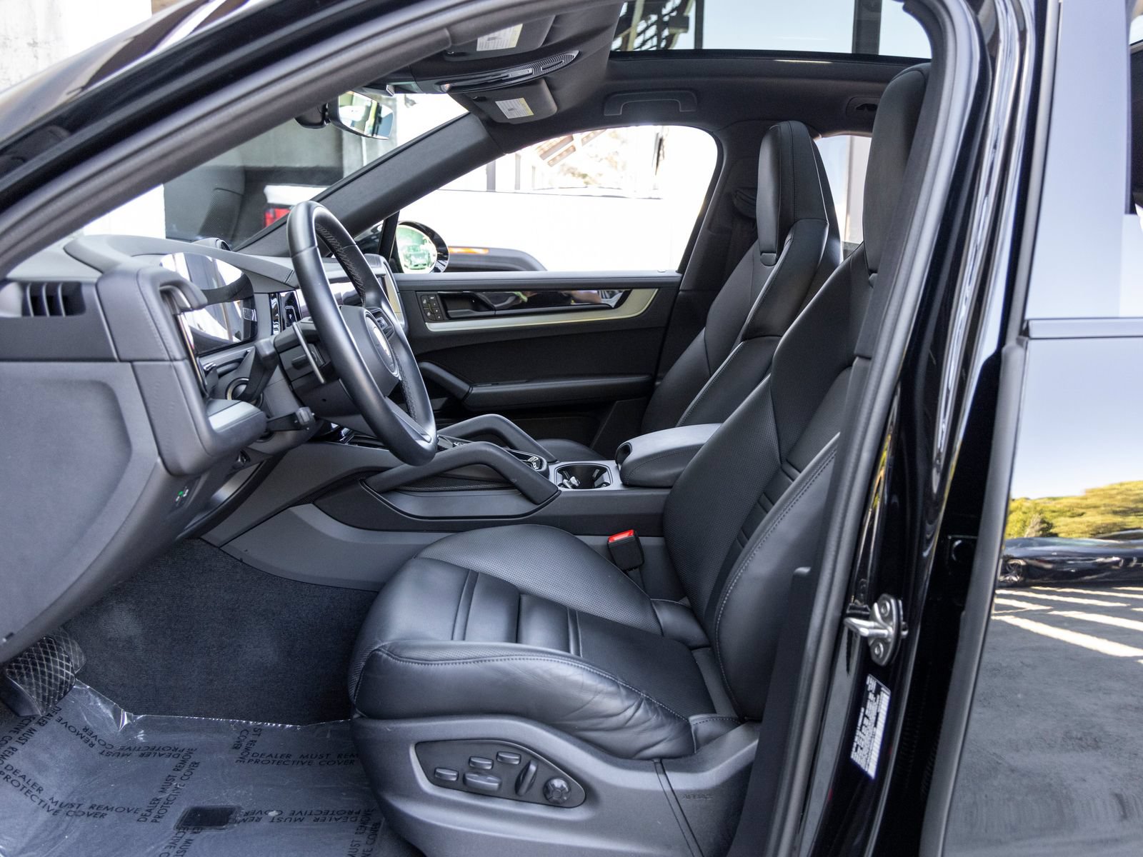 Used 2024 Porsche Cayenne Coupe AWD/4WD image 30