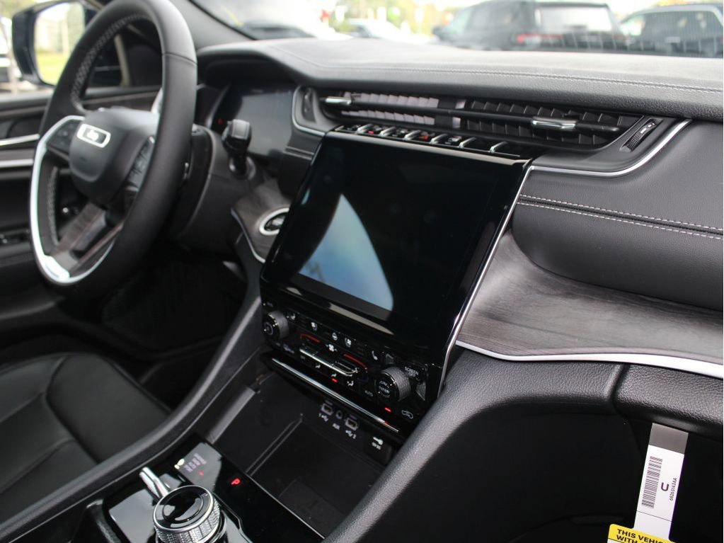 New 2025 Jeep Grand Cherokee Limited w/ Luxury Tech Group II image 32
