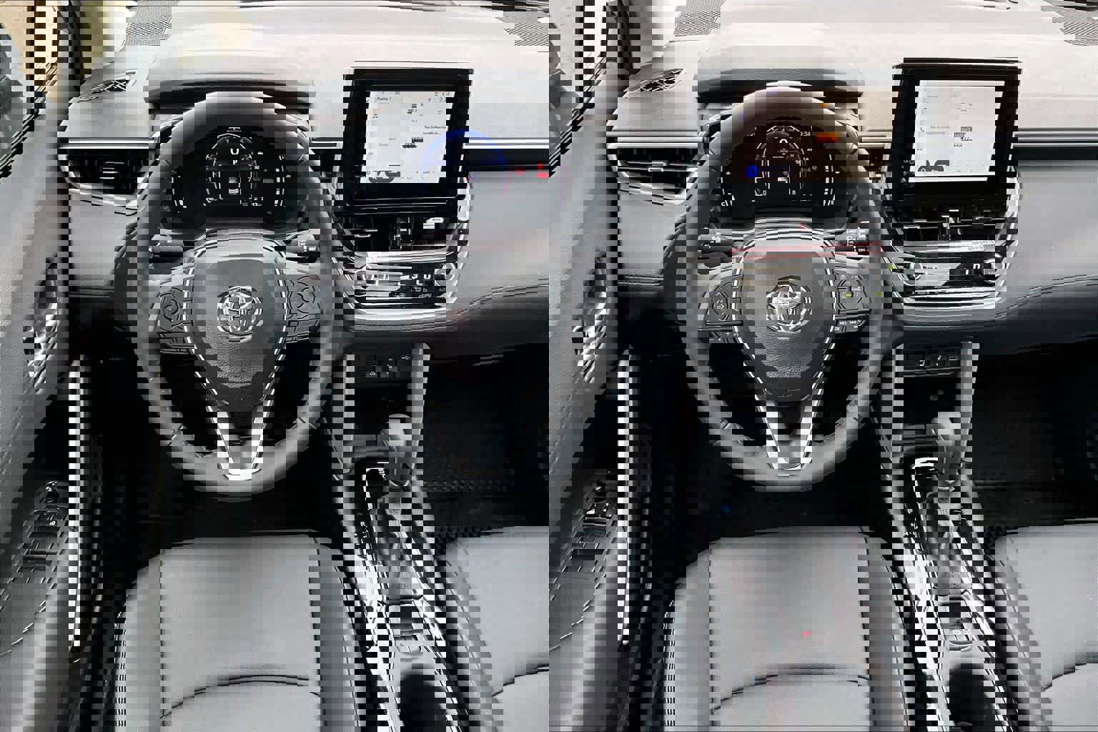 Used 2025 Toyota Corolla Cross XLE w/ Convenience Package image 6