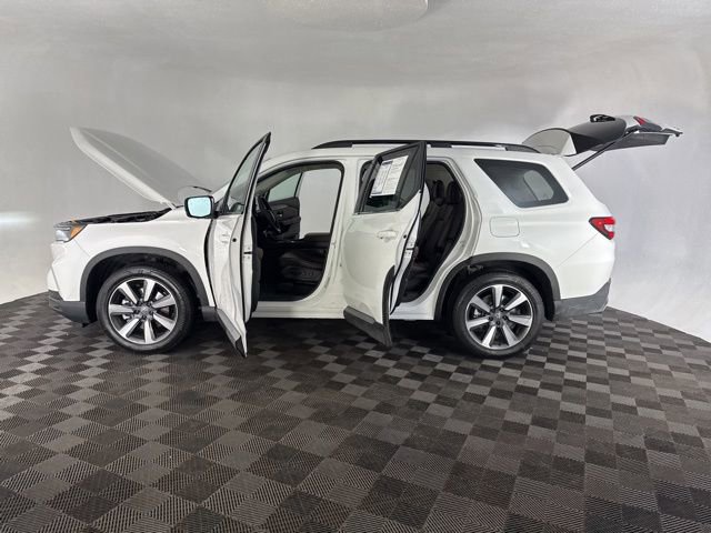 Certified 2025 Honda Pilot Elite image 12