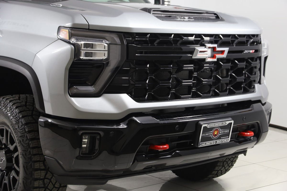 Used 2025 Chevrolet Silverado 2500 ZR2 AWD/4WD image 39