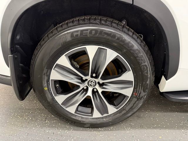 Used 2023 Toyota Highlander XLE image 22