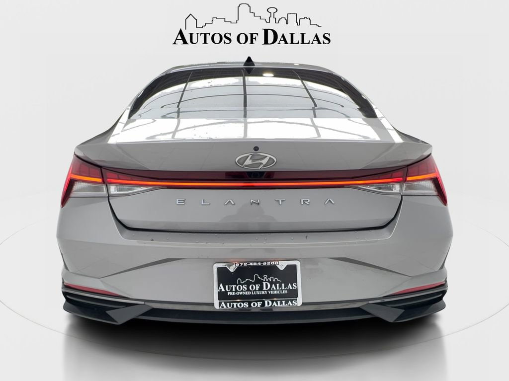 Used 2022 Hyundai Elantra SEL w/ Convenience + Premium Package FWD image 9
