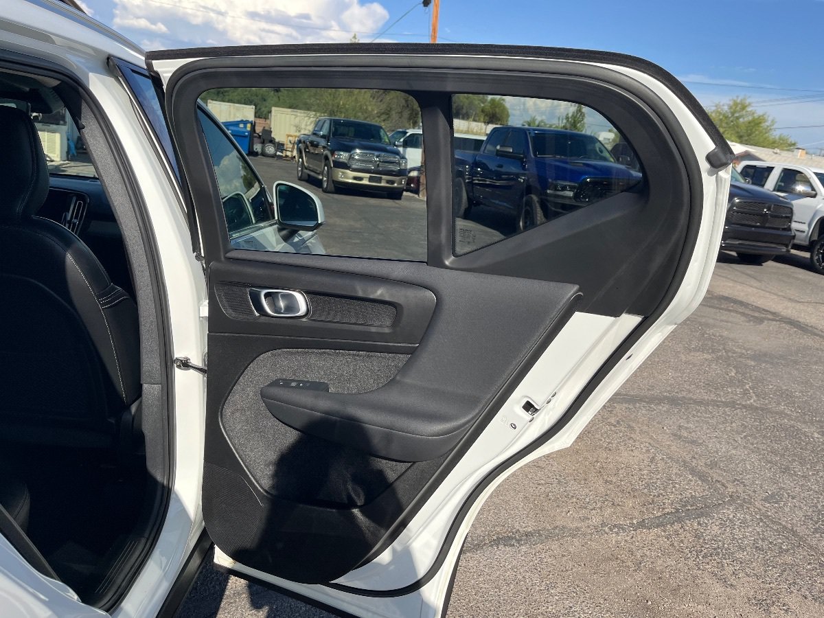 Used 2023 Volvo XC40 B5 Plus AWD/4WD image 35