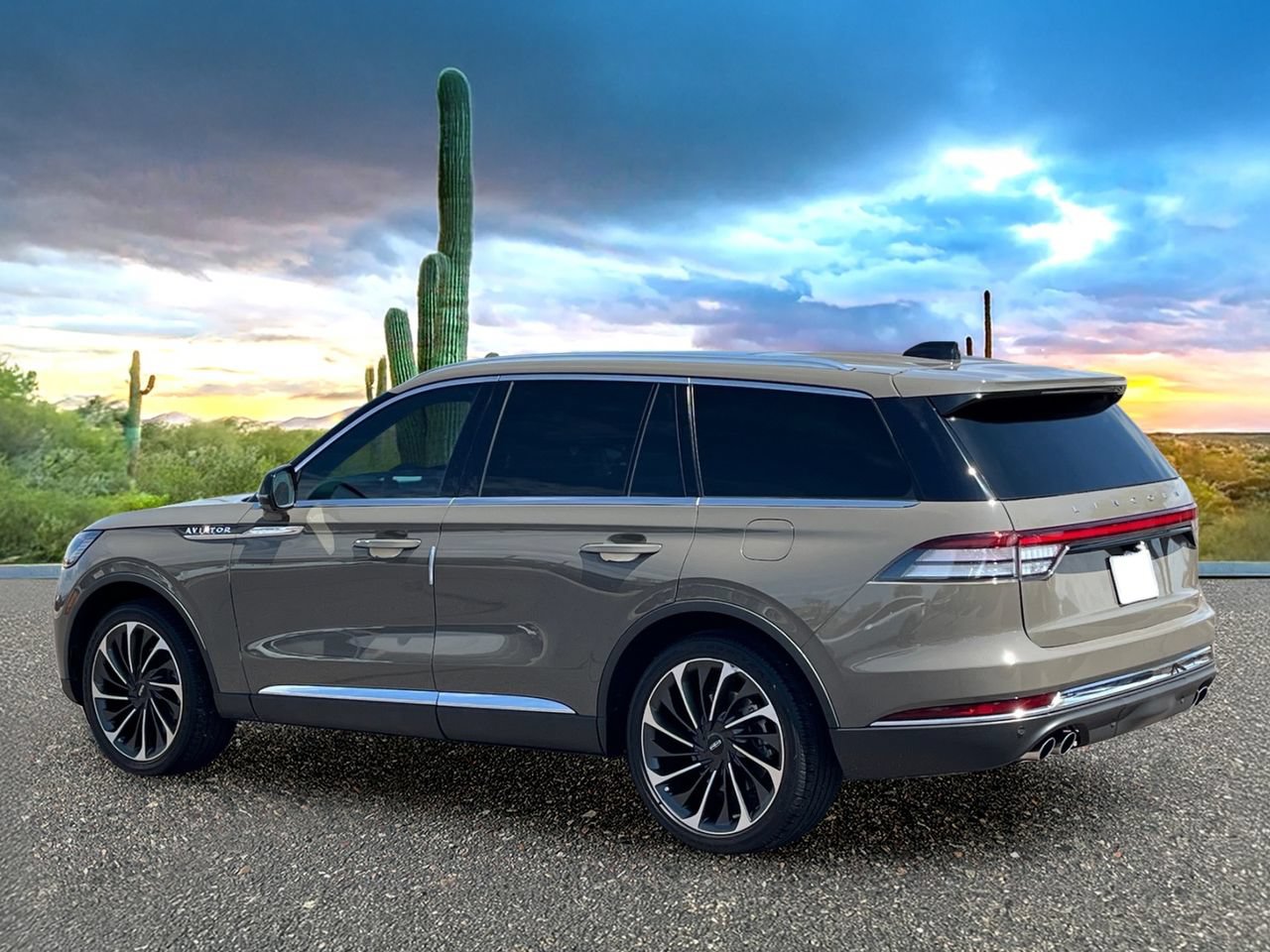 Used 2025 Lincoln Aviator Reserve w/ Equipment Group 201A AWD/4WD image 4