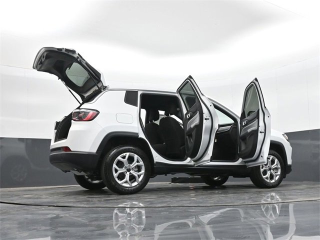 Used 2025 Jeep Compass Sport image 50