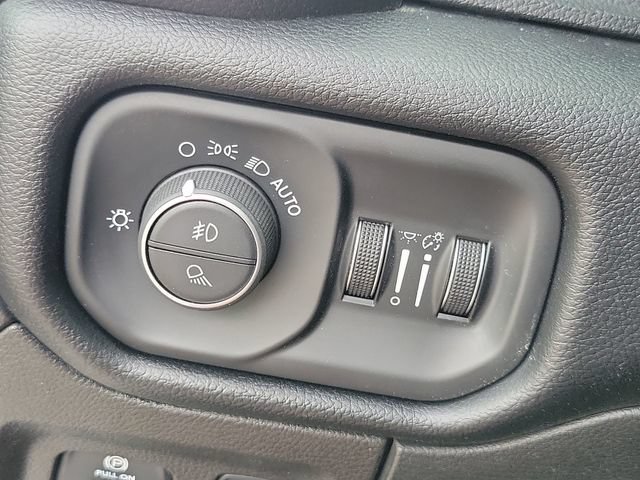 Used 2019 RAM 1500 Big Horn AWD/4WD image 11
