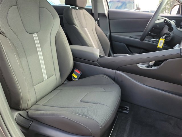 New 2025 Hyundai Elantra SE image 17