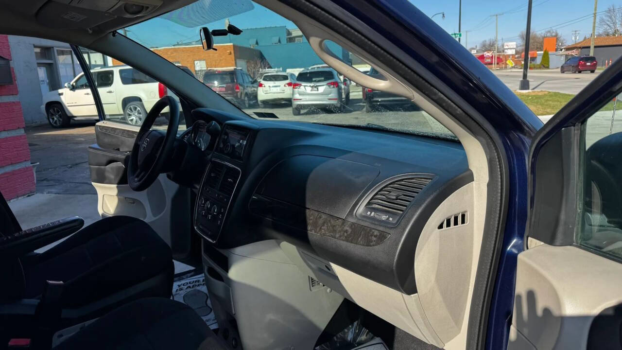 Used 2013 Dodge Grand Caravan SE image 24