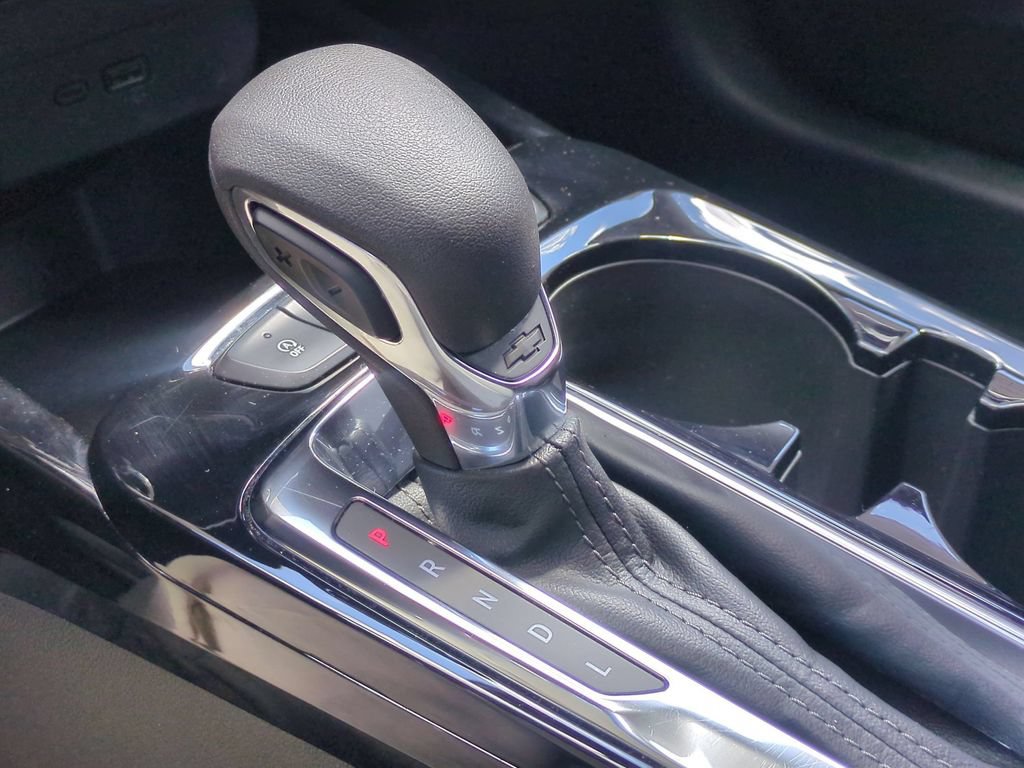 Used 2025 Chevrolet Trax LT w/ LT Convenience Package FWD image 19